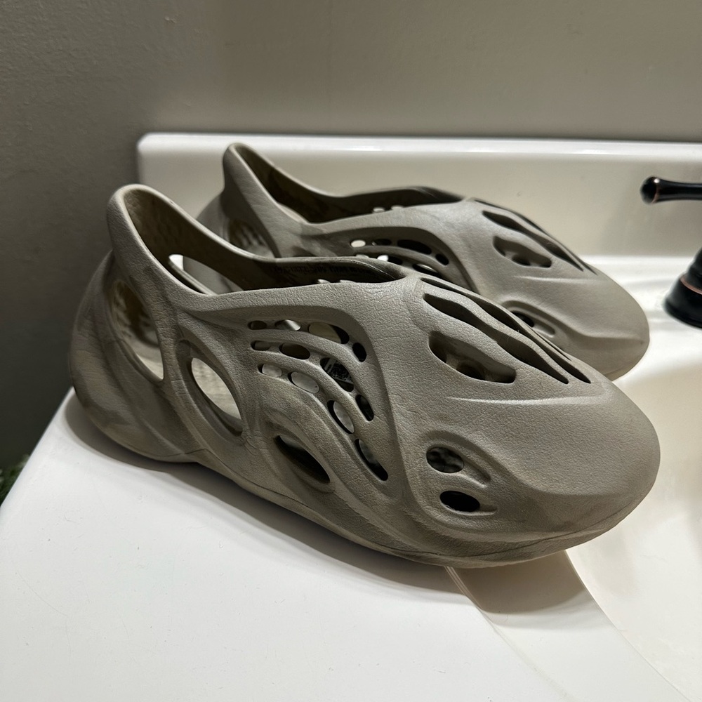 Yeezy Foam Runner sz 7